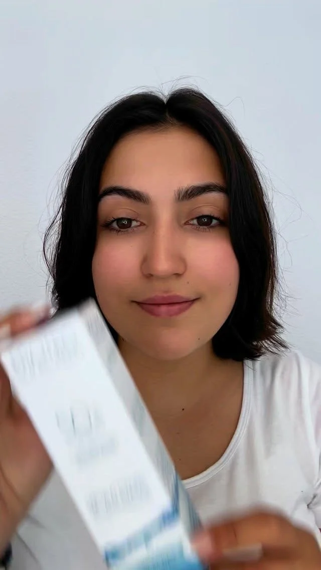 💙Este verano no salgas de casa sin tu crema Proteo Sunscreen SPF50+ ☀️

✨Crema hidratante y antiedad de uso diario
😎Con protección solar muy alta de amplio espectro (SPF50+)
🌿Con ingredientes como proteoglicanos, ácido hialurónico, vitaminas C, E y F
💧Textura ligera
✅Formulación no comedogénica, no forma granitos
👉🏻Protege del sol, hidrata y nutre

.
.

💙This summer, don’t leave home without your Proteo Sunscreen SPF 50+ cream ☀️

✨Daily moisturizing and anti-aging cream
😎With very high broad-spectrum sun protection (SPF 50+)
🌿With ingredients like proteoglycans, hyaluronic acid, vitamins C, E, and F
💧Light texture
✅Non-comedogenic formulation, won’t break out
👉🏻Protects from the sun, hydrates, and nourishes

#praxis #laboratoriospraxis #proteosunscreen #spf50+ #proteccionsolar #cosmetic #beauty #skincare #cuidadofacial #hyaluronicacid #proteoglicanos